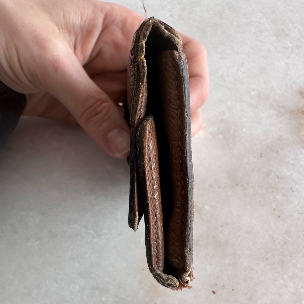 LOUIS VUITTON Monogram 6 Key Holder (CT4127) - Picture 6 of 10